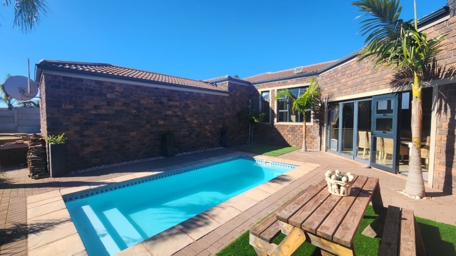 5 Bedroom Property for Sale in Vredenburg Western Cape